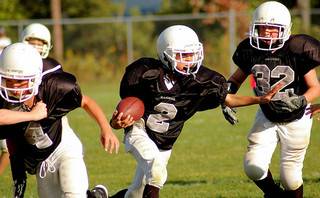 b2ap3_thumbnail_youth-football-concussions2.jpg